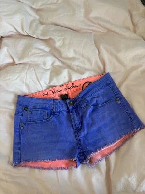 Lila jeansshorts  - Snygga lila jeansshorts i storlek xs! Jätte snygga🥰