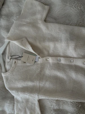 Gina tricot wool blend kofta  - superfin kofta från gina tricot i xs. säljer då den inte kommer till någon användning! nypris, 399kr