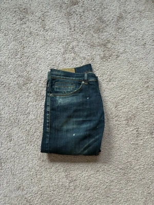Dondup jeans  - Säljer dessa sjukt goa Dondup jeans! Storlek 32! Jeansen är i väldigt bra skick! Nypris 3299kr mitt pris endast 899!