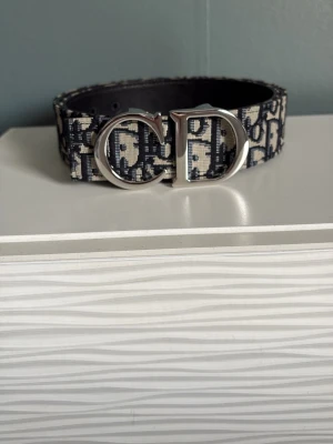 Dior bälte  - Säljer detta dior bälte skriv om ni är intresserad av att köpa kan gå ner i pris och frakta samma dag 