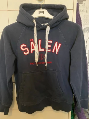 Ski Industries Sälen Huvtröja st 158 - Ski Industries Sälen Huvtröja nyskick storlek 158