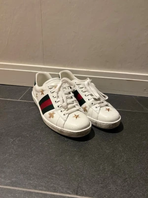 Gucci skor - Gucci skor i storlek 41, inte mycket använda och har inga defekter. Skriv vid mer frågor