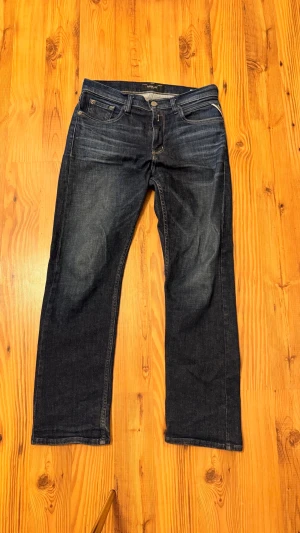 Mörkblå jeans från Replay - Replay Thad jeans 