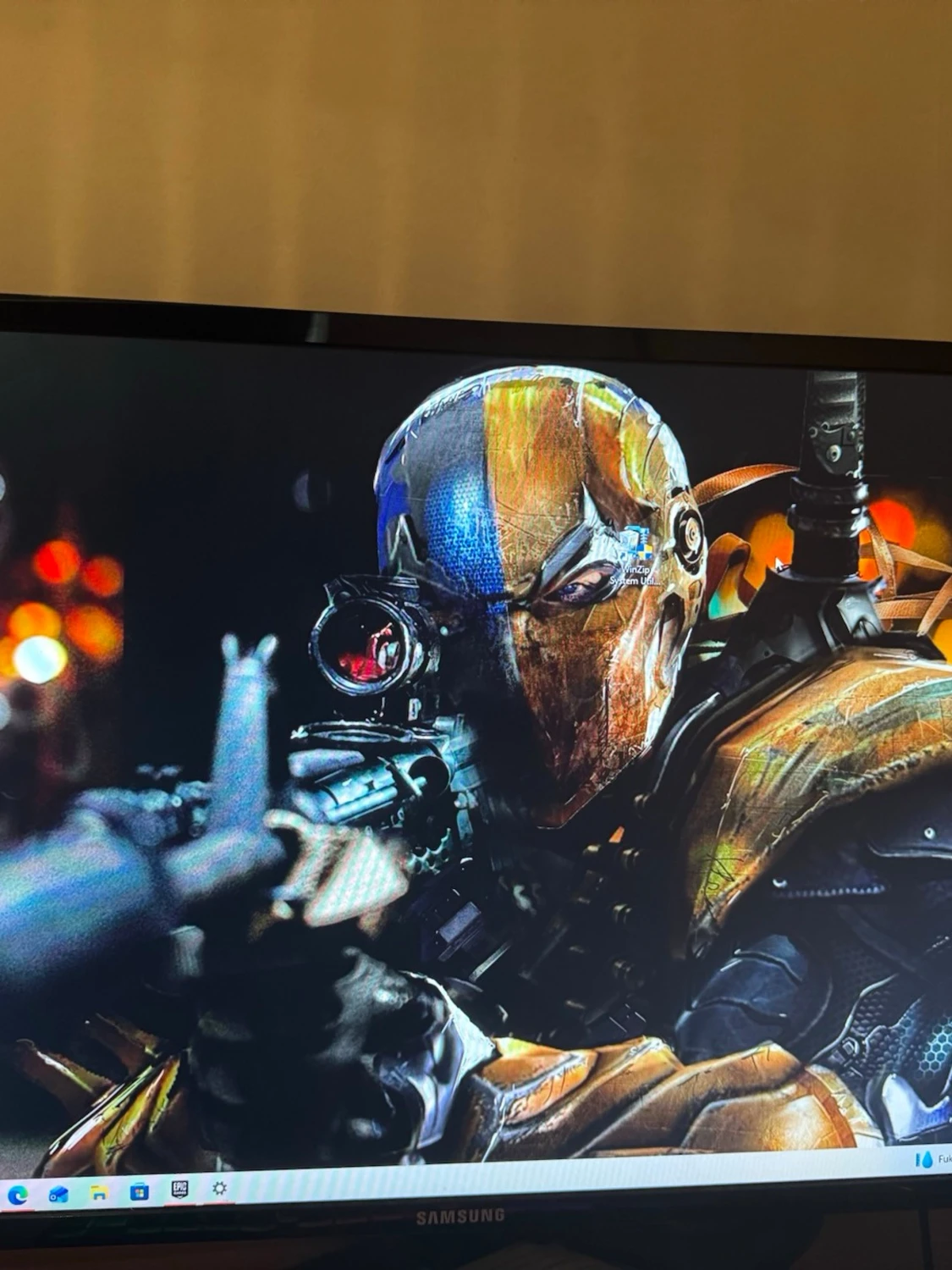 Lenovo stationär gamingdator svart/röd - 2