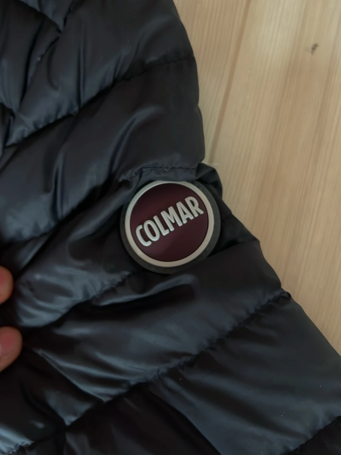 Svart dunjacka med huva från Colmar - 1