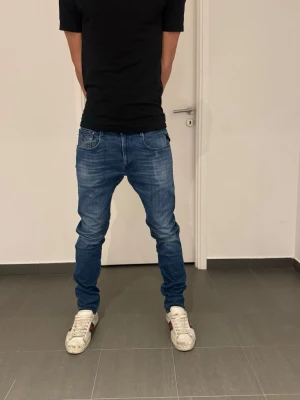 Replay Anbass jeans  - Säljer nu dessa feta Replay Anbass jeans, skriv för fler bilder/frågor😊