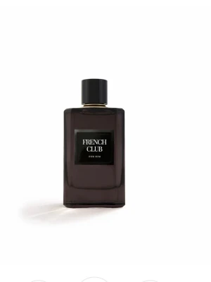 French Club For Him Eau de Parfum - DOFTBESKRIVNING En modern fruktig lavendel, strukturerad med levande tränoter och en beroendeframkallande touch av hasselnöt. DOFTNOTER  Toppnoter: Äpple, hasselnöt, mynta  Hjärtnoter: Lavendel, ananas, havsackord  Basnoter: Patchouli, bärnstensträ, pralin  En förtrollande och explosiv doftnot, oemotståndlig på kavajslaget till en tuxedo. Denna parfym är en perfekt val för dig som tycker om YSL my self.
