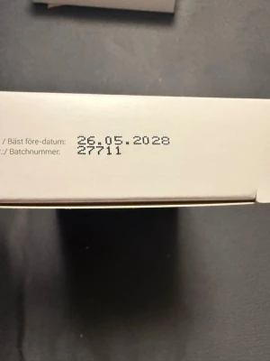 TANCARE brun utan sol-produkt - Säljer en TANCARE brun utan sol-produkt i vit förpackning. Perfekt för dig som vill få en solkysst look året runt. Förpackningen är enkel och stilren. Bäst före-datum är 26.05.2028.