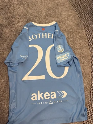 Malmö FF matchtröja blå Puma - Säljer en ljusblå Malmö FF matchtröja från Puma med tryck nummer 20 och namnet Botheim på ryggen.  
