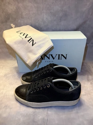 Lanvin - Hej, säljer mina Lanvins i fint skick. Size uk8 - 43/44. Köpta för 4000kr nya, tillkommer allt OG som box och dustbag. Mitt pris endast; 2090kr