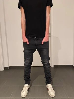 Replay Anbass jeans  - Säljer nu dessa feta Replay Anbass jeans, skriv för fler bilder/frågor😊