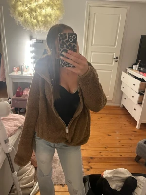 Teddyjacka🧸 - Mysig teddyjacka, pris kan alltid diskuteras❣️