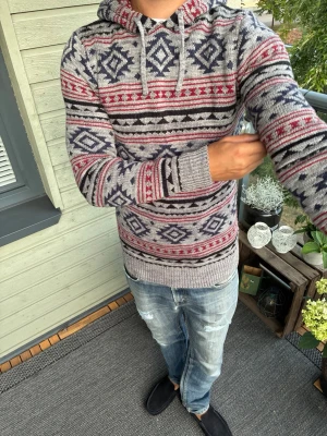 Stickad hoodie  - Soft hoodie som sitter riktigt bra! Skriv vid frågor och följ för mer!