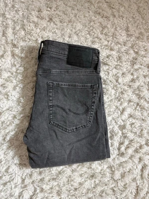 Jack&Jones jeans - Ett par fräscha jeans från Jack&Jones i storlek 29/32i utan större tecken på använing. Tveka inte att fråga 