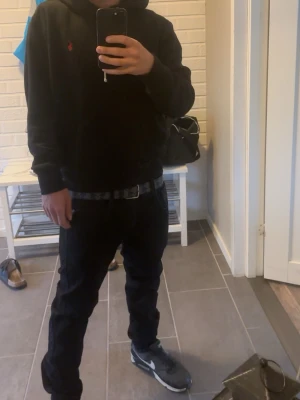 Ralph lauren hoodie  - Säljer nu min fräscha och stiliga Ralph lauren hoodie i storlek S. Skickat är mycket bra.