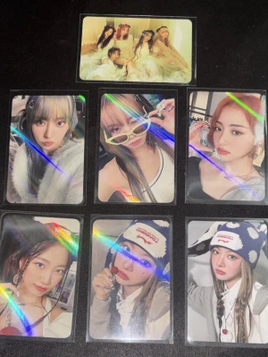 Le Sserafim EASY era POBs - OT5 set från makestar + unit| Eunchae YES24 Fansign POB | 75kr styck + frakt. Unit gratis vid köp. Endast swish. Kan ge discount vid 3+ photocards. Finns fler photocards på min profil! Skriv dm om ni har frågor💕