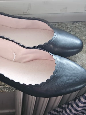 Ballerinaskor H&M - Använda ett par gånger, men i fint skick! Storlek 38.