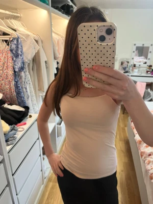 Aprikos färgad linne - Fint linne från H&M, storlek 146/152 men passar mig som brukar ha XS💖 aprikos färg 