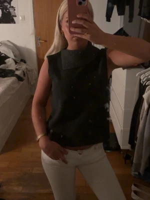 Grå stickad topp - Säljer denna fina tröjan från Zara då den inte kommer till användning💝