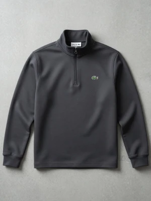 Mörkgrå ziptröja från Lacoste - Snygg mörkgrå långärmad ziptröja från Lacoste med klassisk krokodillogga på bröstet. Tröjan har halv dragkedja och ståkrage, perfekt för en avslappnad men stilren look. Tillverkad i mjukt material för extra komfort.