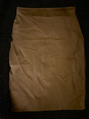 Beige kjol från Cubus  - Använd en gång så är i bra skick. Du betalar frakten.                                                                             Det är bara att höra av sig om du har funderingar🤗
