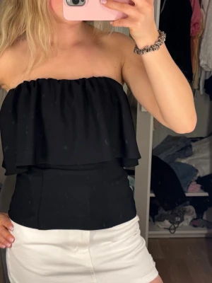 Zara topp - Sååå snygg slutsåld topp från zara!! Nyskick, passar xs-s🥰🥰🥰