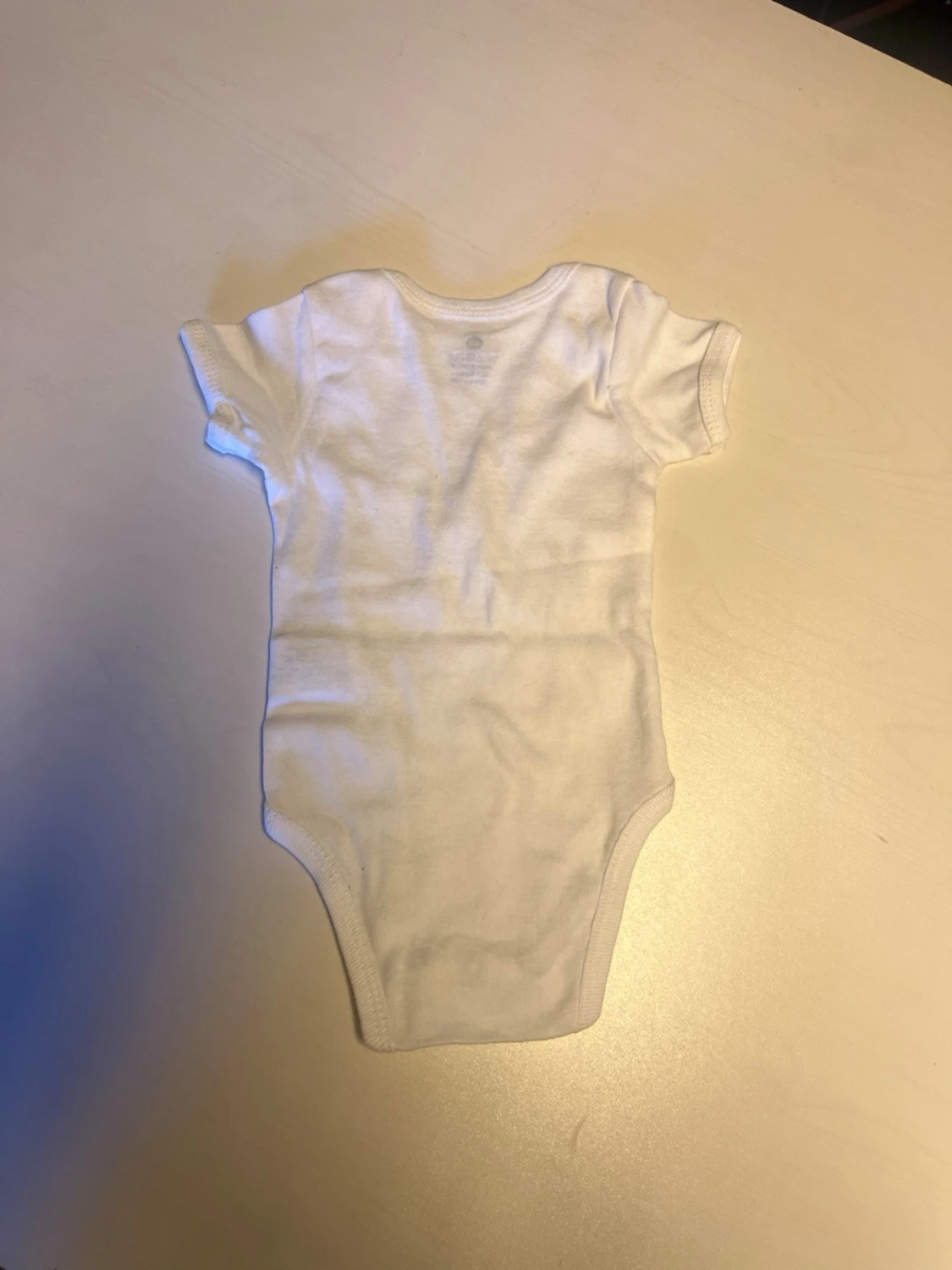 Vit body med girafftryck - 1