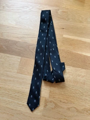 Slips med dödskallar - I princip aldrig använd.