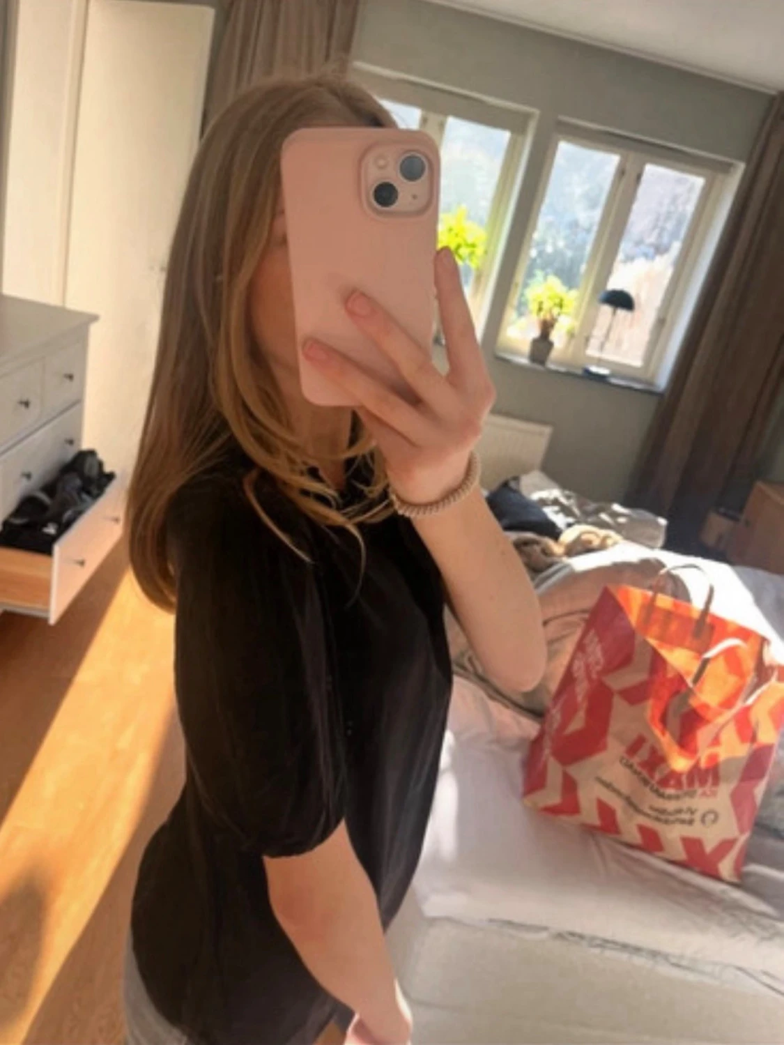 Svart blus/t-shirt - 1