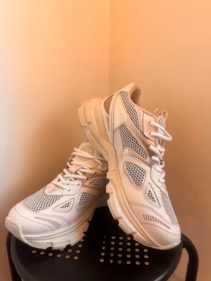 Arigato skor - Snygga arigato skor som är beige dem är storlek 40. Nästan använda då dem är för små för mig. 