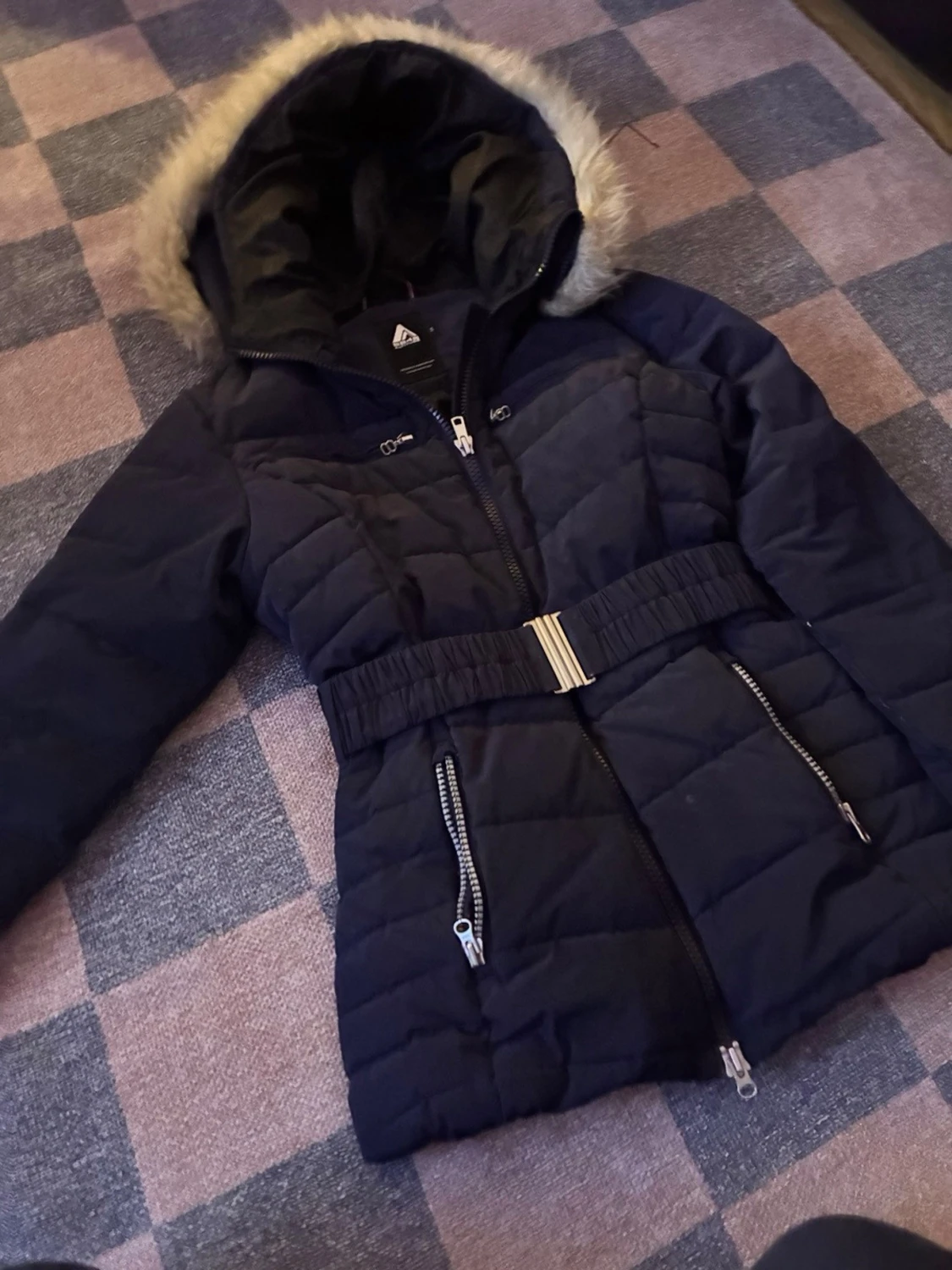 Mörkblå pufferjacka med fuskpäls - 2
