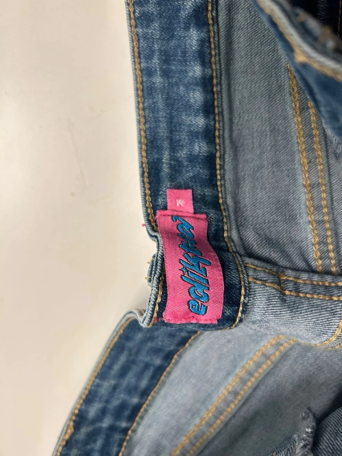 Blå jeansshorts med nitar och fransar - 3
