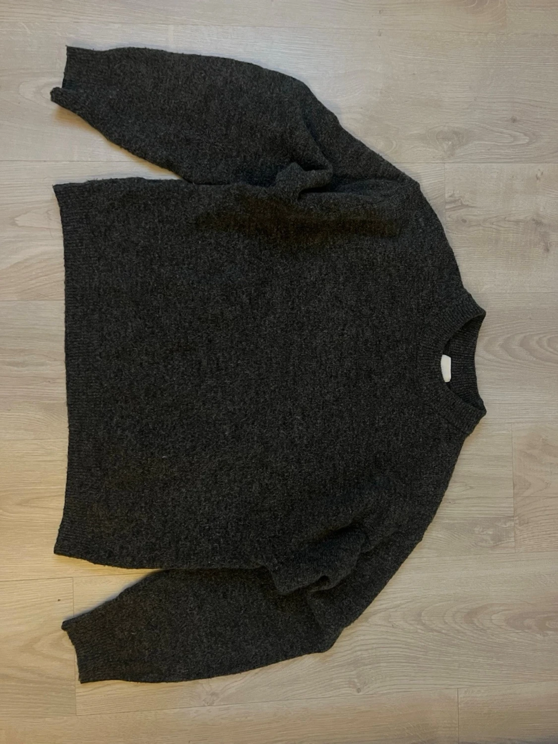 Mörkgrå stickad tröja från H&M - 2