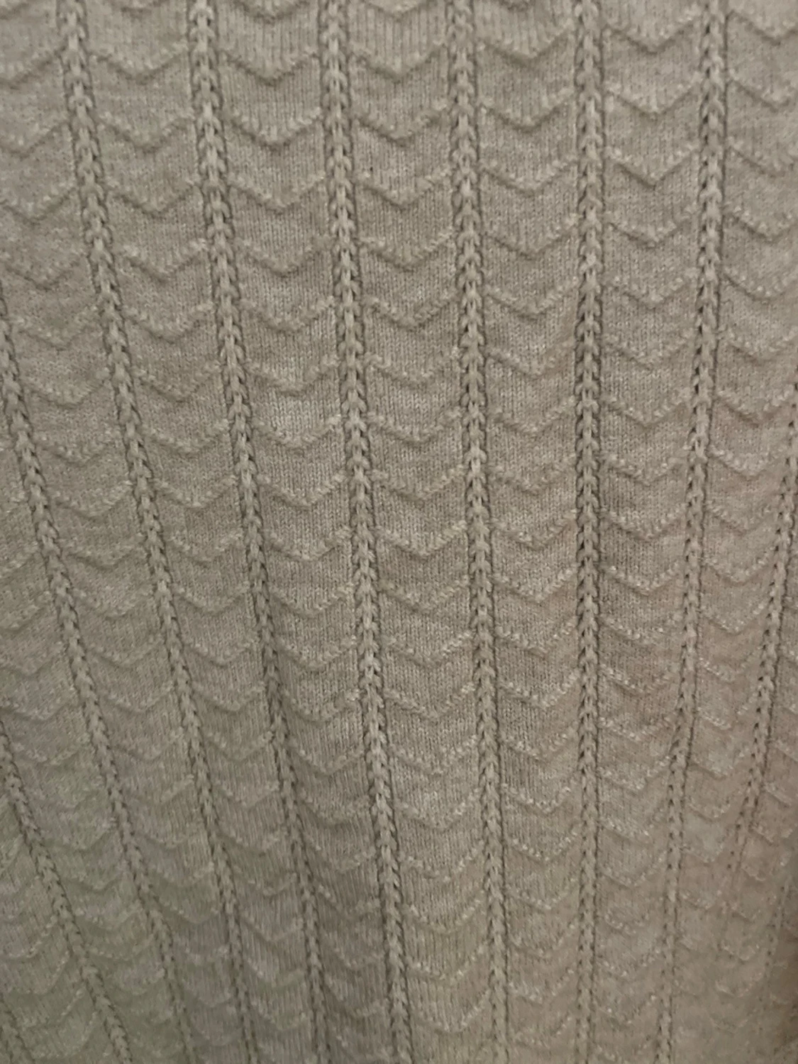 Beige kabelstickad tröja - 3
