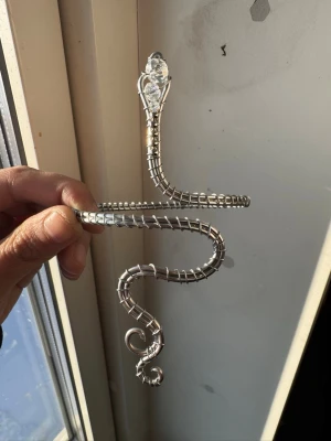 Armcuff  - Finns både i silver och guld💞 Lättböjd material som är enkel att justera. Vid osäkerhet, skriv gärna din till mig din omkrets på armen🥰 Jag gör även customs!