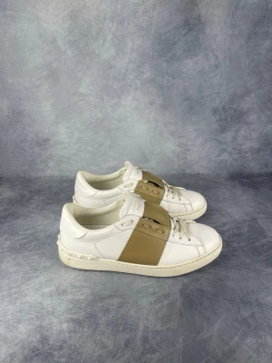 Valentino Open - Skick: 9/10. | Ingår: Endast skorna. | Nypris: +- 7000 SEK. 