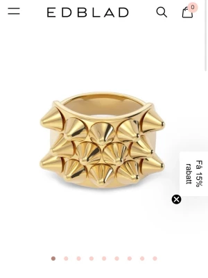 Edblad ring - Ring i guld med nitar från Edblad.🔥💛