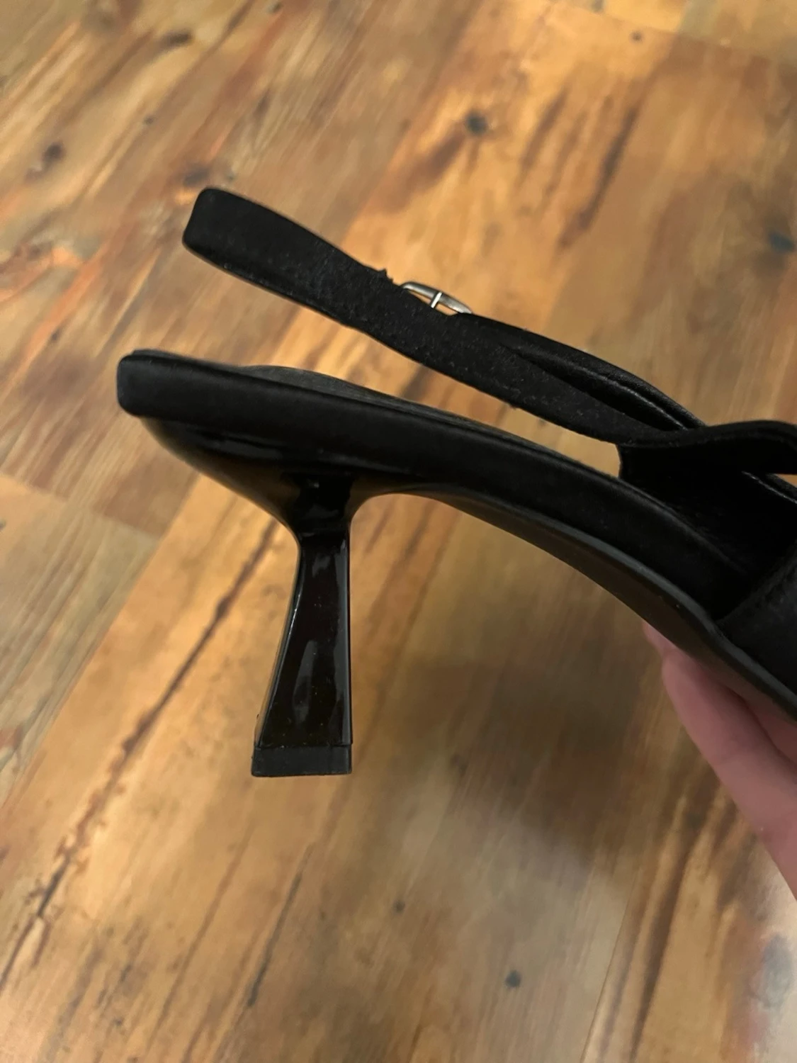 Svarta pumps med rosett - 4