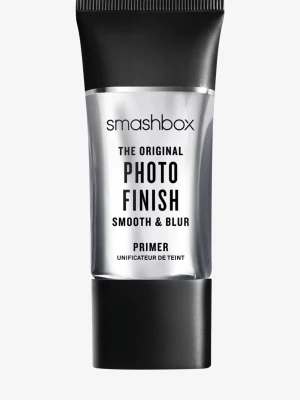 Smashbox Photo Finish Primer - En genomskinlig primer från Smashbox, Photo Finish Smooth & Blur, som jämnar ut huden och ger en silkeslen känsla. Kommer i en svart och silver tub med svart skruvkork. Perfekt bas för smink och hjälper till att sudda ut porer och fina linjer.
