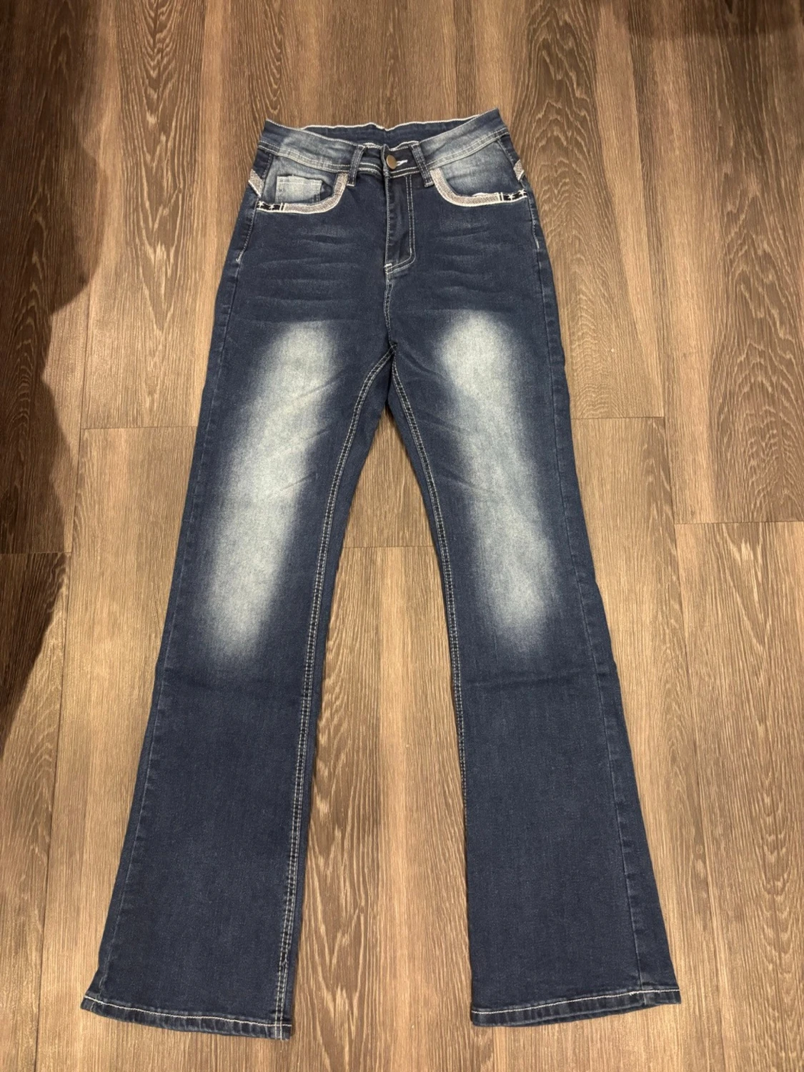 Blå bootcut jeans med stjärndetaljer - 2