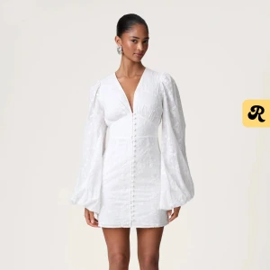 Vit kortklänning från Adoore - jättefin klänning från adoore 