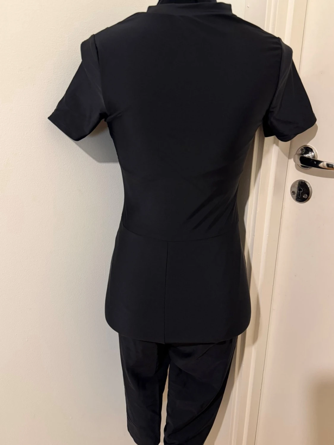 Svart jumpsuit med dragkedja - 2