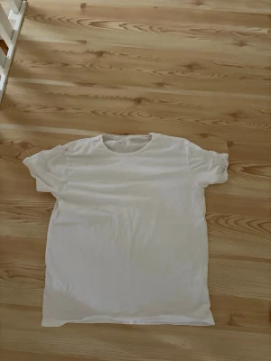 Tröja - Sprillans ny keps med tags på! Vid minsta fundering kontakta oss✔️