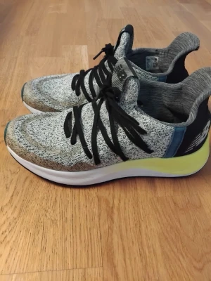 New Balance  - New Balance skor i storlek 41