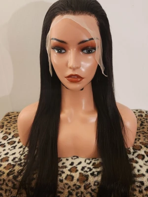 Lång rak svart peruk med lace front - Snygg lång peruk med rak passform och naturlig svart färg. Peruken har lace front för en mer realistisk hårfäste och är perfekt för att skapa en stilren look. Passar dig som vill ha ett elegant och tidlöst håraccessoar.
