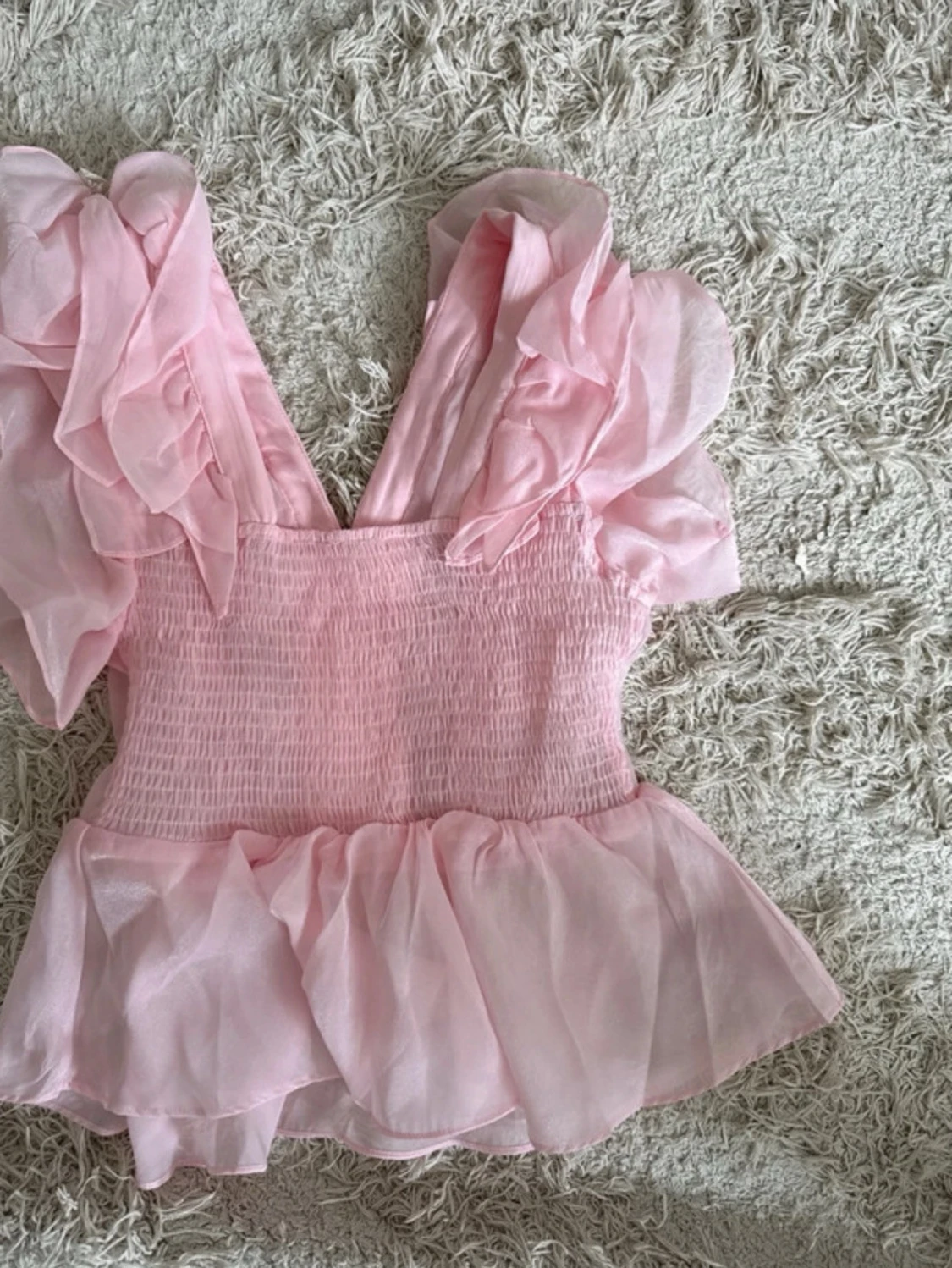 Ljusrosa volangblus med puffärm - 1