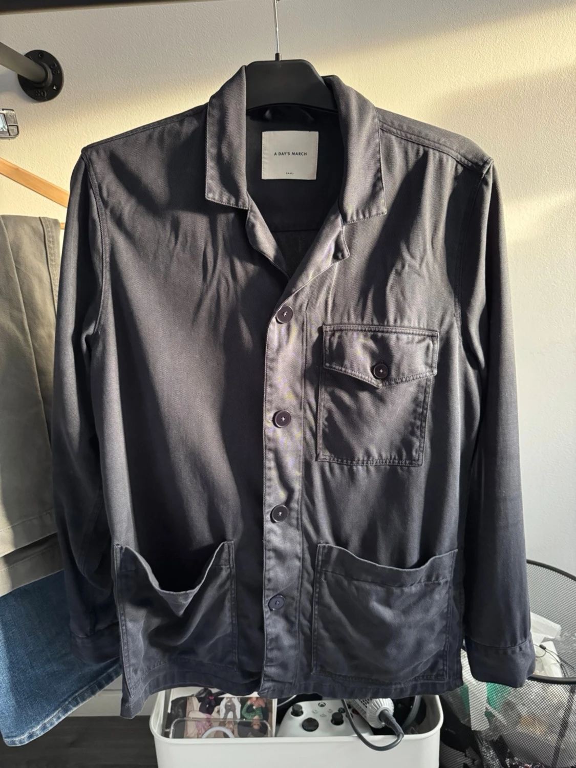 Mörkblå skjorta från A Day's March