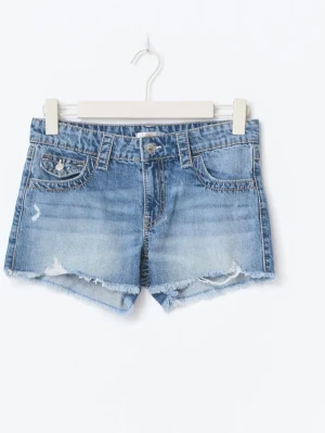 Blåa jeansshorts  - Jätte gulliga jeans shorts från Gina tricot. Dom är i stl 158 och skulle säga att dom sitter som en xs. Användes ett par gånger och skicket är bra.           Dom kostade 260kr när jag köpte. Skriv vid frågor och för fler bilder💓