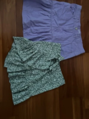 2 kjolar  - 2 fina sommar kjolar storlek 152/158 199kr för båda