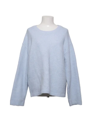 Ljusblå oversized stickad tröja💞 - Ljusblå stickad tröja med rund hals och långa ärmar från bikbok. Tröjan har en oversized passform!! Mysigt material och knappt använd💕